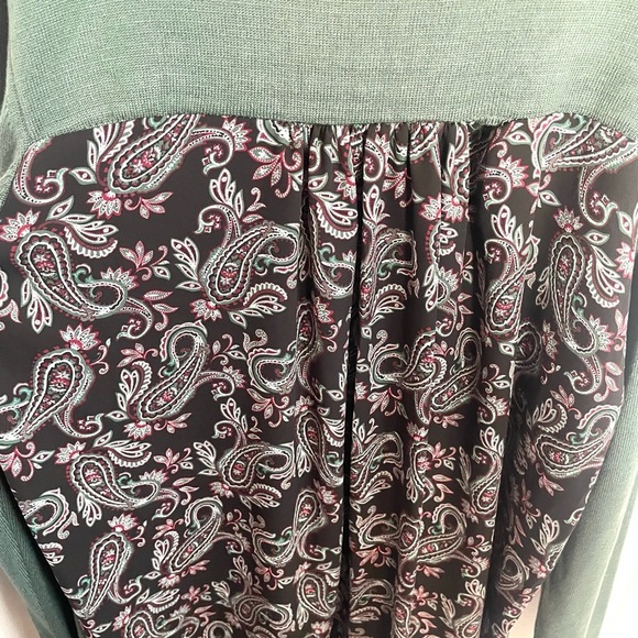 NWT 52 Seven Evergreen Crew Neck Sweater w/ Paisley Back High-Low Hem Size Med - Picture 6 of 16